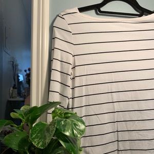 simple black + white long-sleeve tee